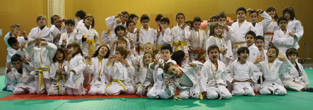 Una gran quantitat d'alumnes van gaudir del judo a Molins de Rei // CE Molins de Rei