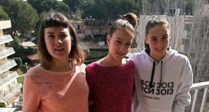 Albuixech i Cortés acompanyades de l'entrenadora, Dolors Pradell // CN Molins de Rei