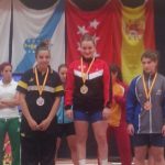 Noelia Caballero recollint una de les medalles // CH Molins de Rei