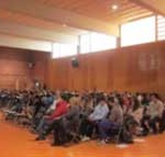 Diverses imatges de la jornada celebrada a l'institut Bernat el Ferrer, amb els guanyadors de l'institut Gabriela Mistral a l'esquerra // Ajuntament de Molins de Rei