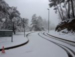 La nevada s'ha notat amb especial intensitat als barris de muntanya // Xavi Paz